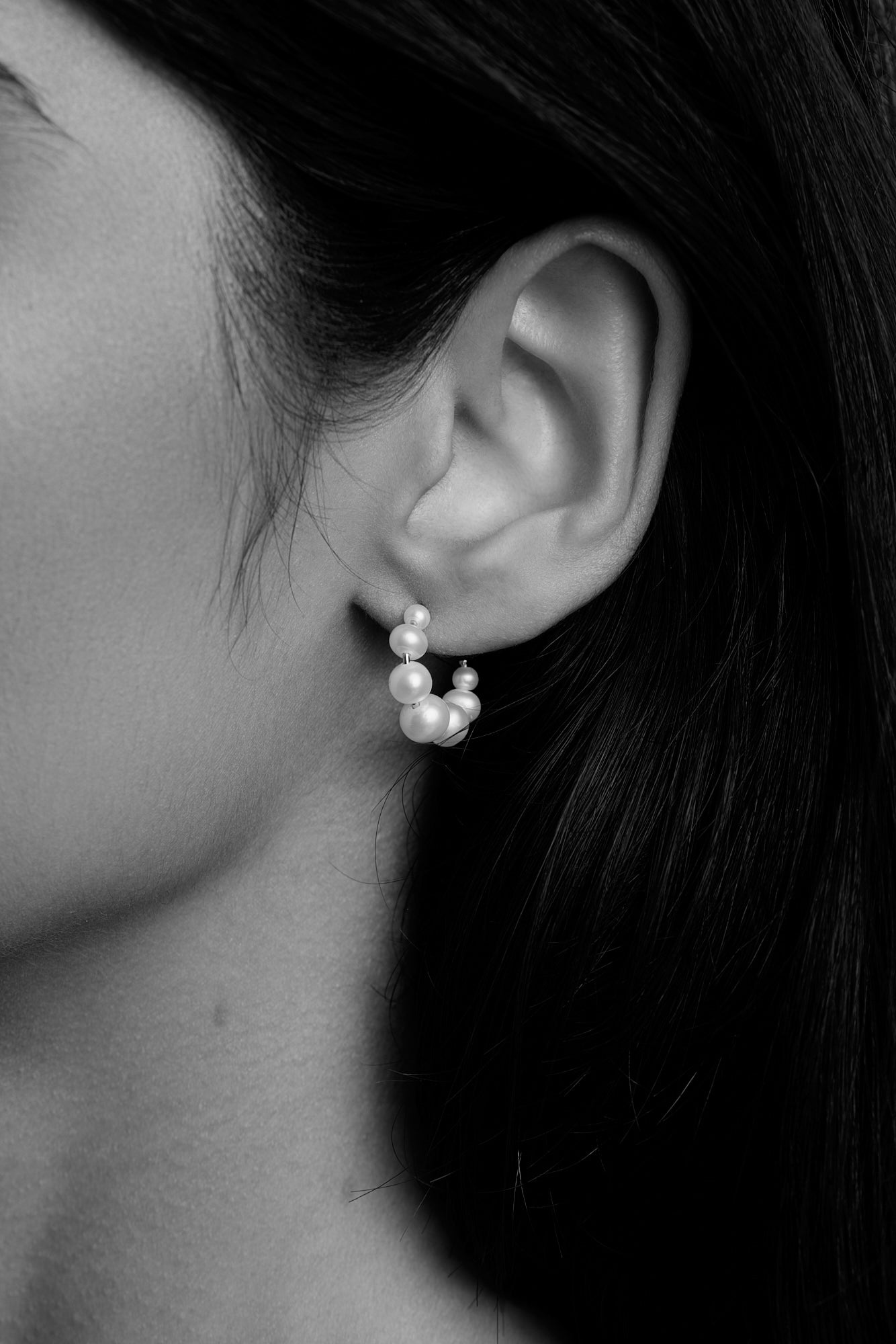 Graduating Pearl Hoops | Silver