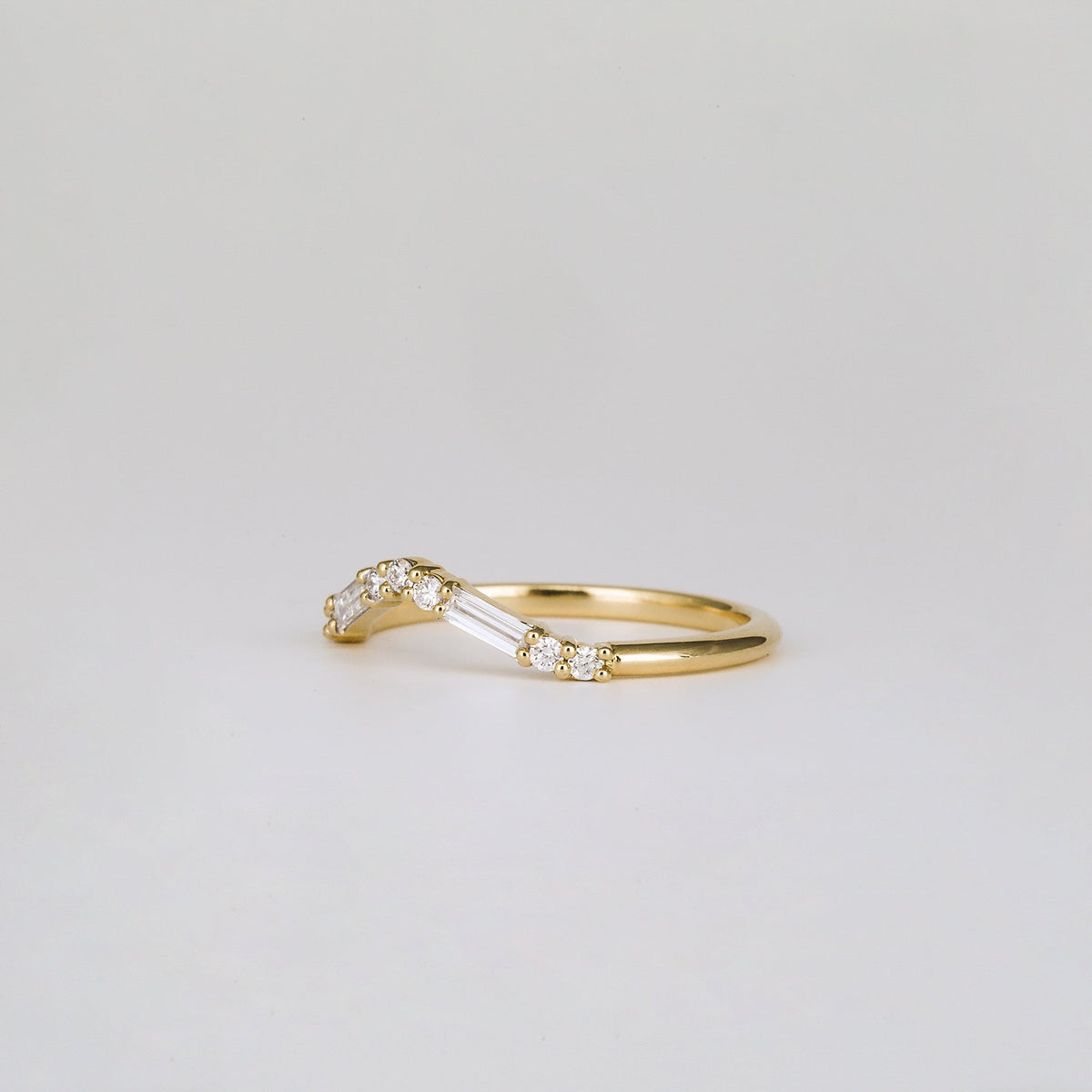 0.20 TCW Baguette & Round Curved Lab Grown Diamond Wedding Band