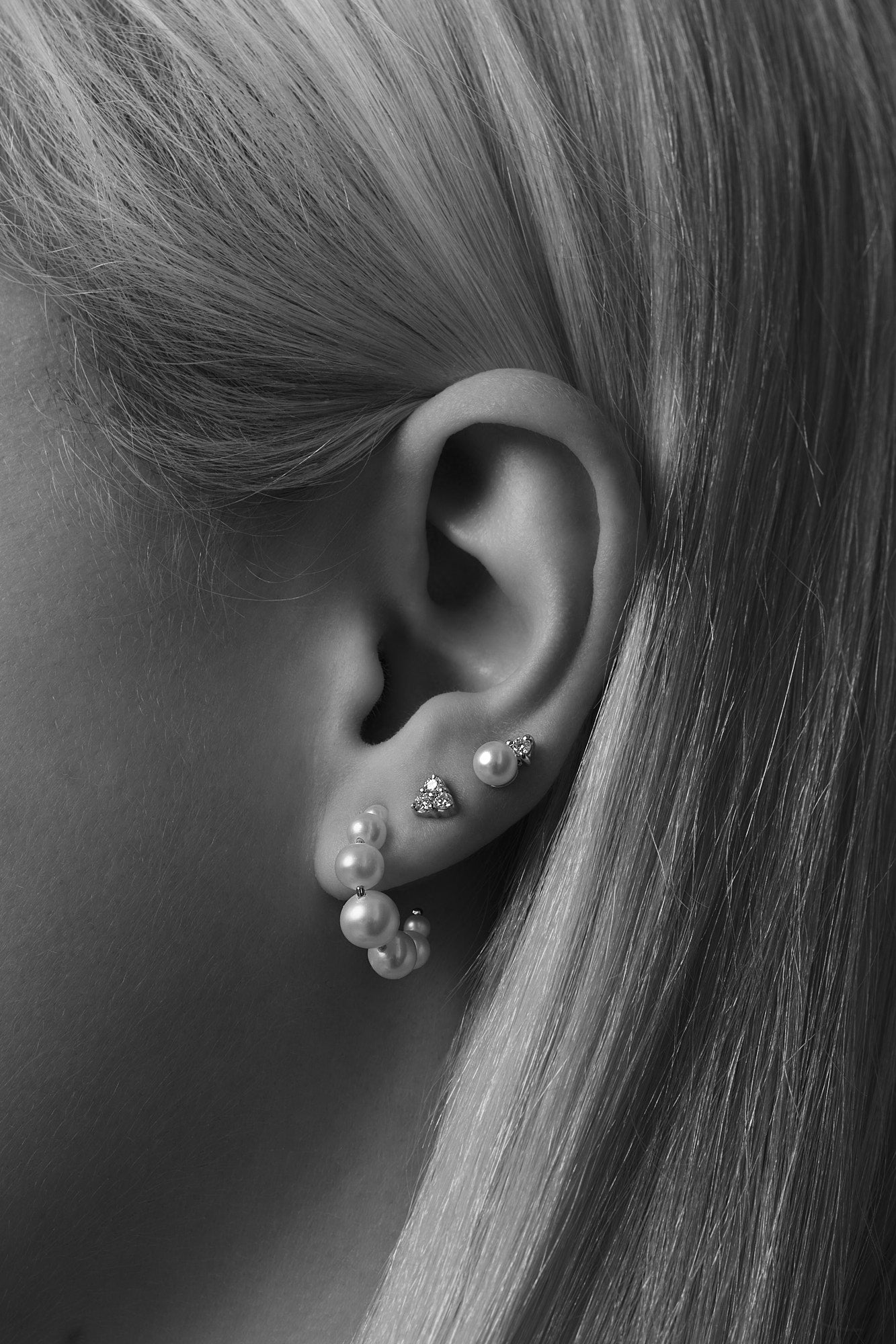 Graduating Pearl Hoops | Silver