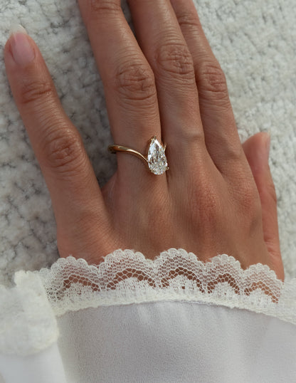 3.0 CT Pear Shaped Lab Grown Diamond Soliatire Style Engagement Ring