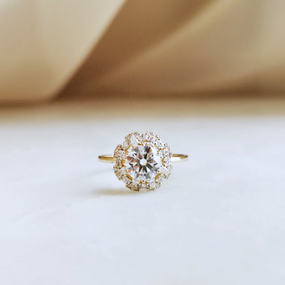 1 CT Round Halo Lab Grown Diamond Engagement Ring