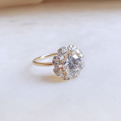 1 CT Round Halo Lab Grown Diamond Engagement Ring