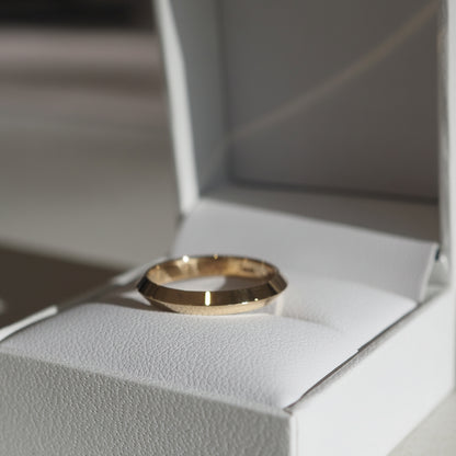 Knife Edge Wedding Band