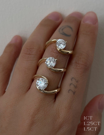 1.0 CT Round Cut Lab Grown Diamond Solitaire Engagement Ring