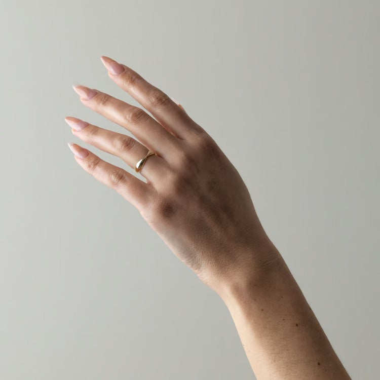 Sonora Curved Wedding Band