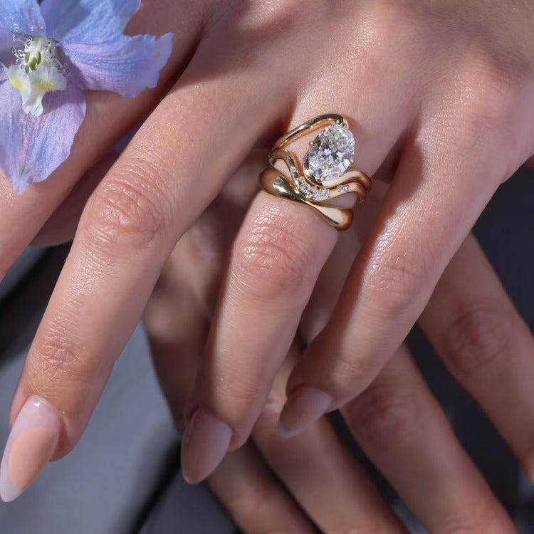 Sonora Curved Wedding Band